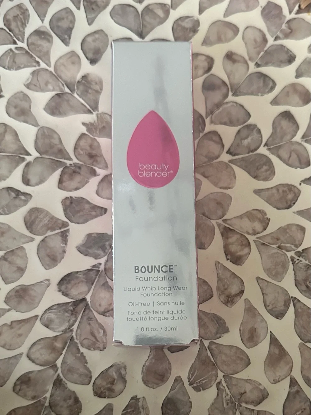 beautyblender BOUNCE Foundation 1.0 fl oz - Shade 3.20 W Medium Sand